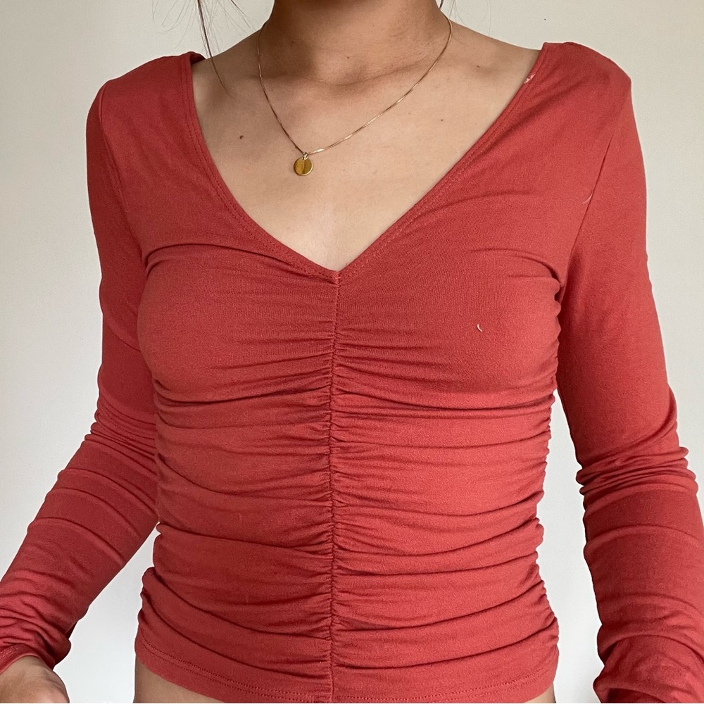 FOREVER 21 Ruched Long-Sleeve Top 🍁
Size M